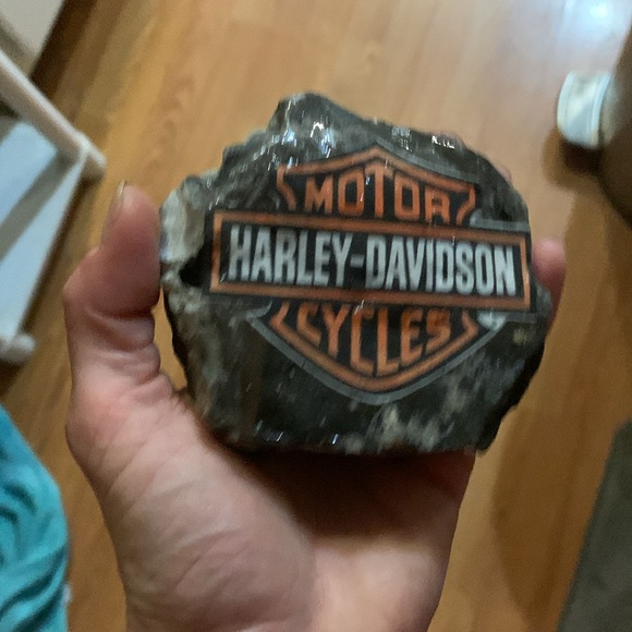 HARLEY-DAVIDSON Handmade Resin Glossy Deco Rock - Picture 9 of 9